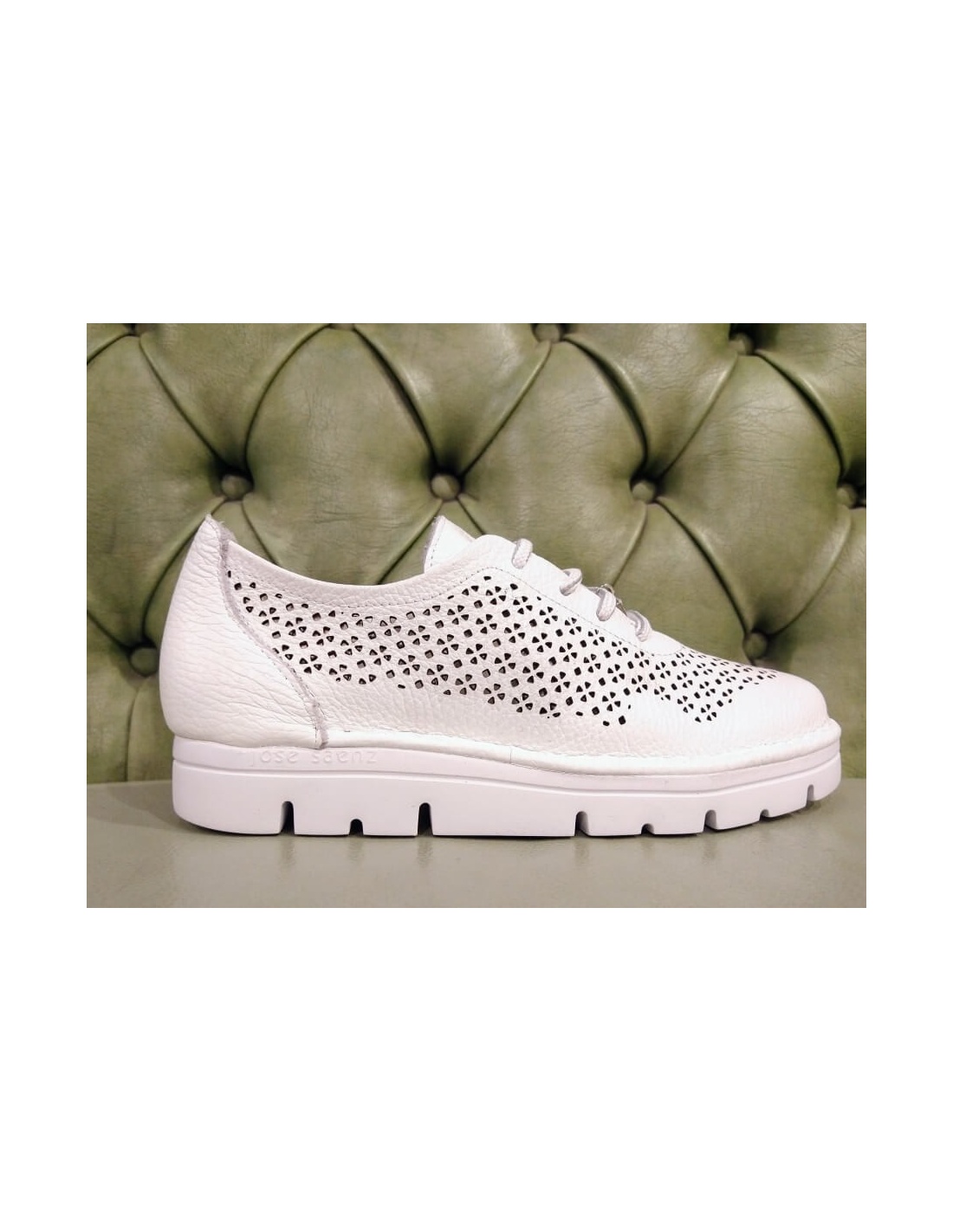 White Sneakers for Women Trendy Fashion 2024