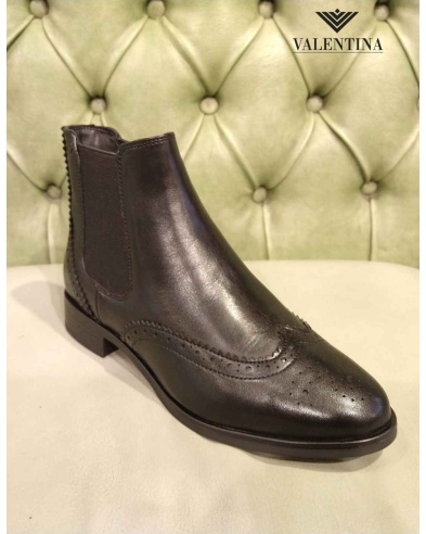 Wingtip boots in black leather, for women