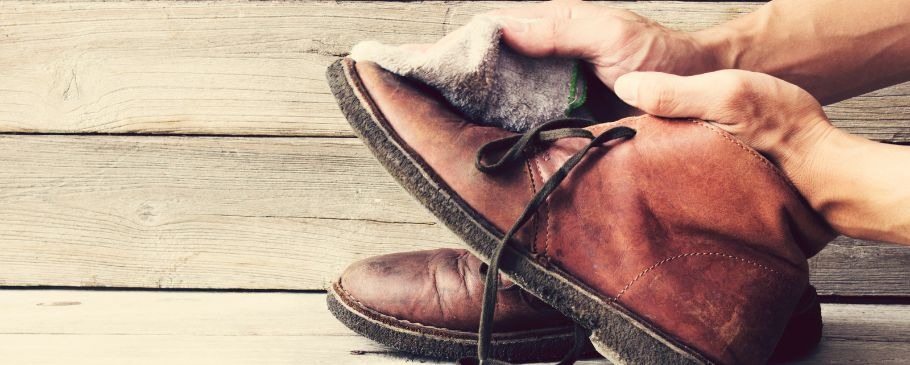 Giardino, pulire le scarpe non è mai stato così semplice: il metodo